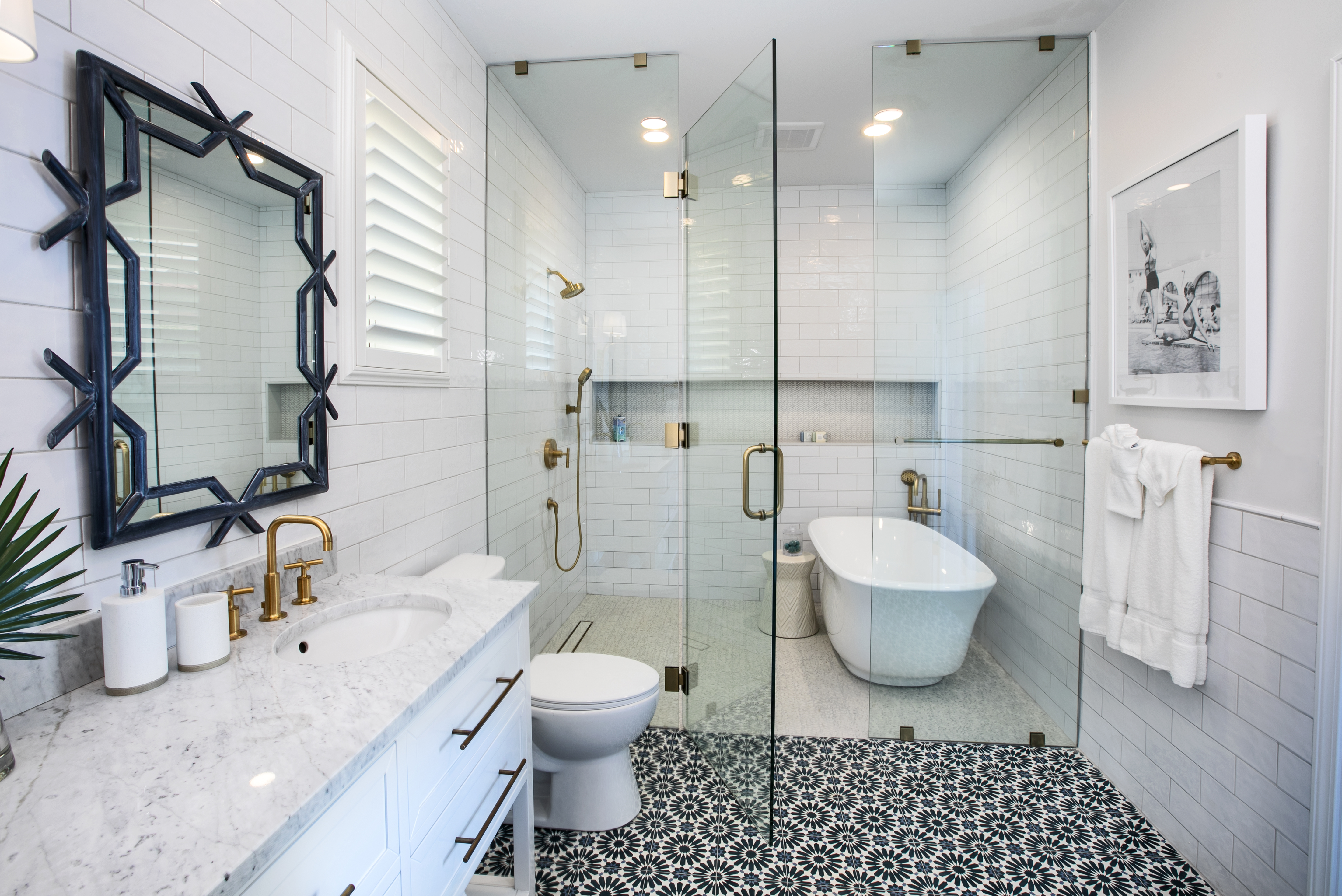 inspiring navy and white primary bath design